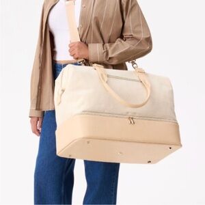 BEIS Women's weekender Travel Bag in Cream and Tan